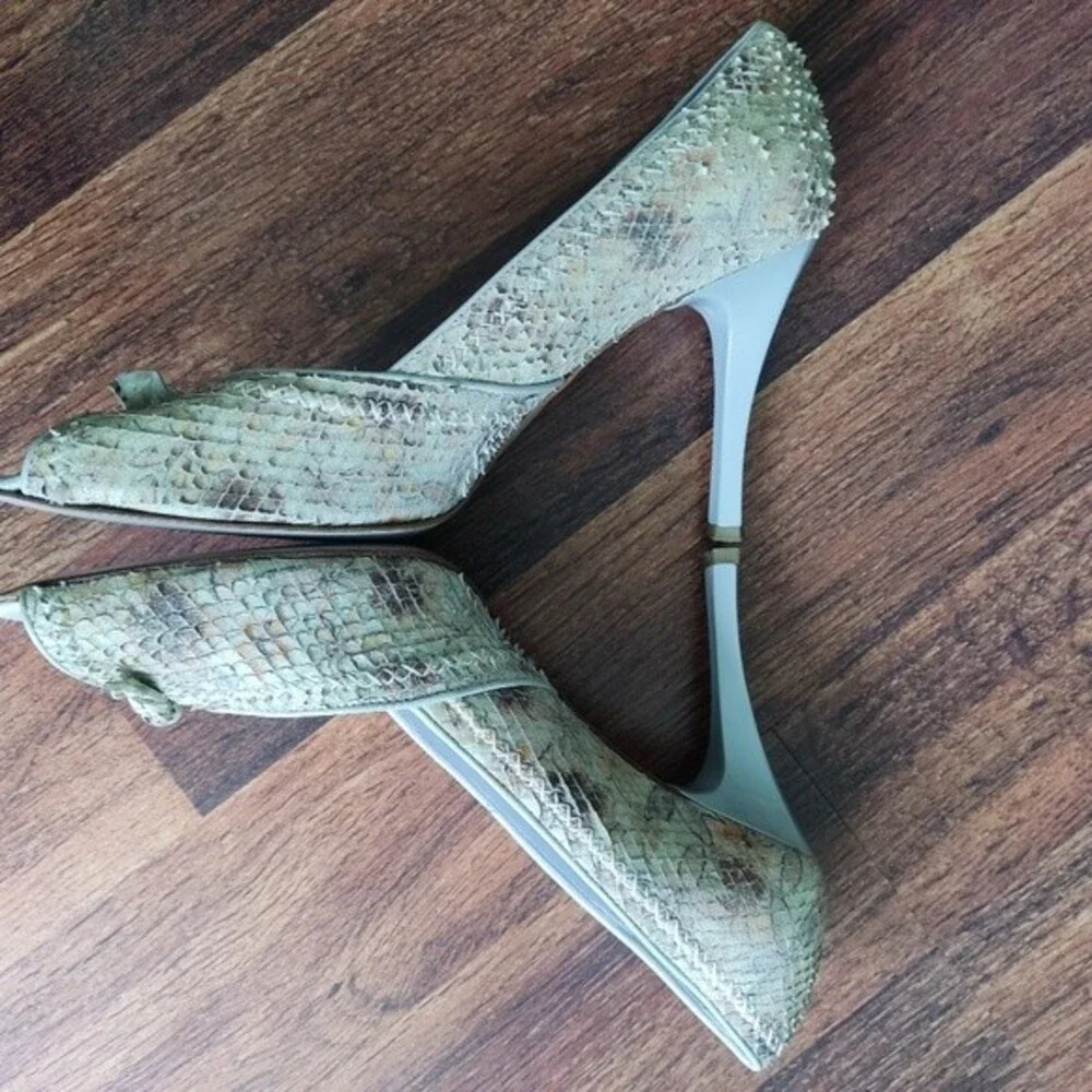 Via Spiga Italy genuine leather snakeskin textured floral pumps 10M